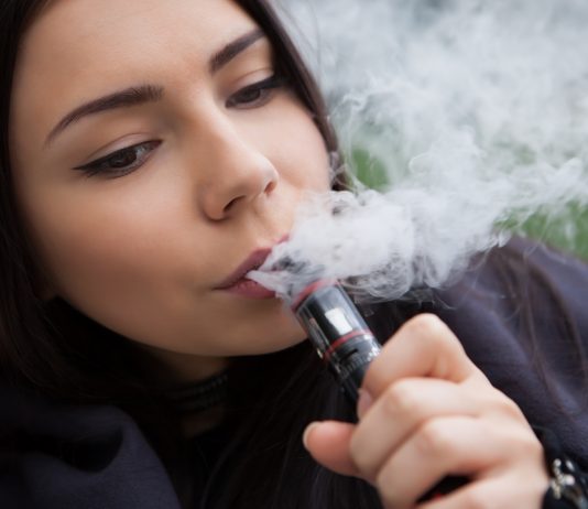 Doctors Sound Alarm About Child Nicotine Poisoning as Vapes Flood the US Market